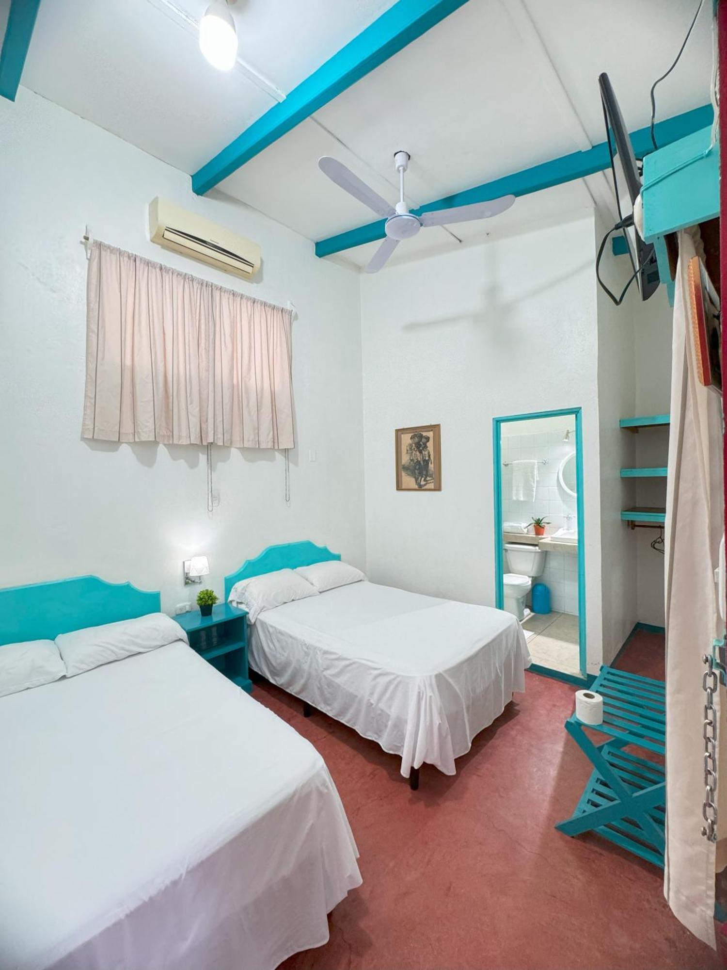 Hotel Petenchel فلوريس المظهر الخارجي الصورة