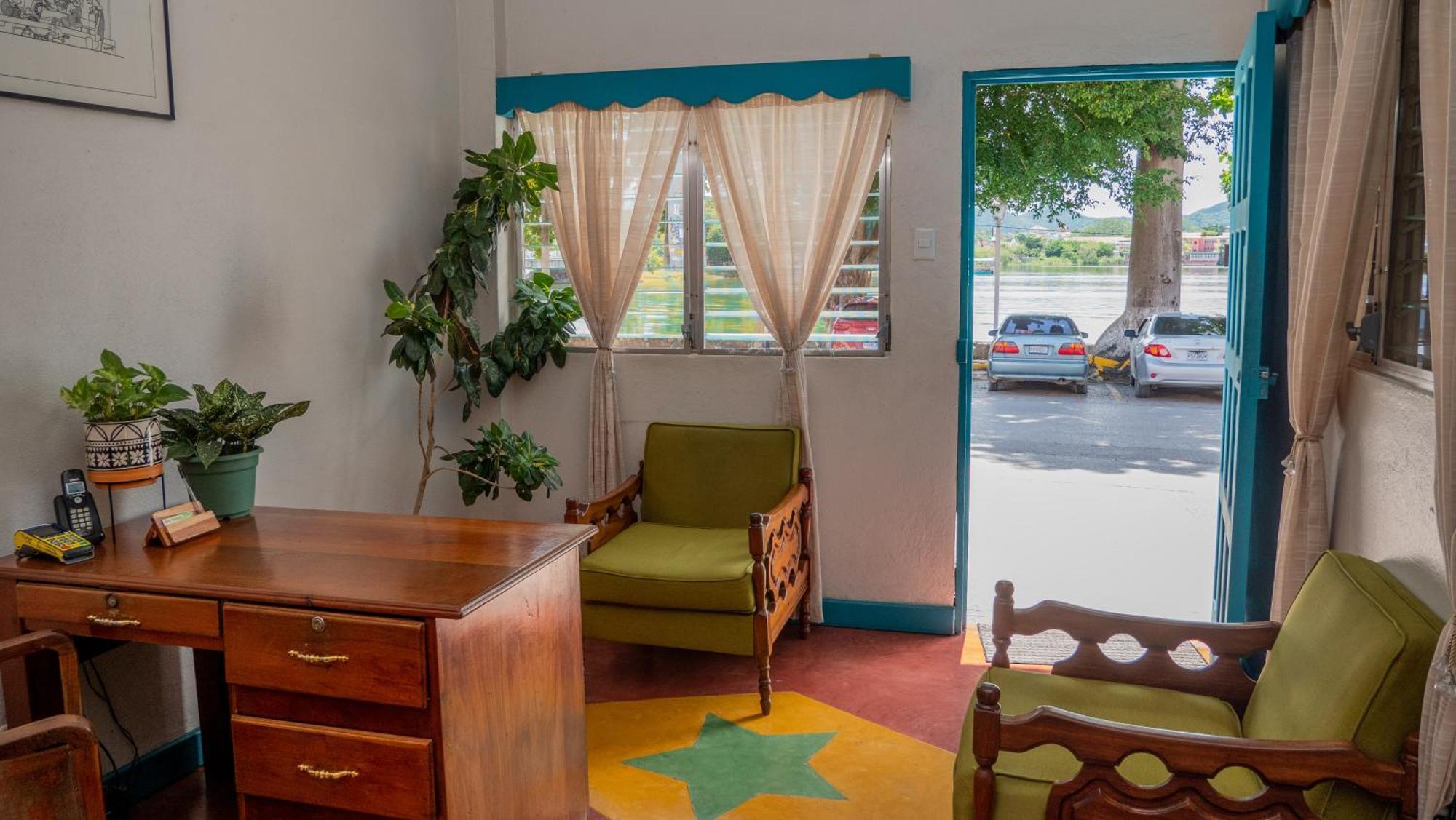 Hotel Petenchel فلوريس المظهر الخارجي الصورة